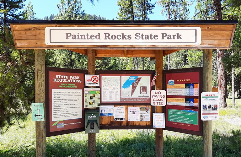 painted rocks state park sign