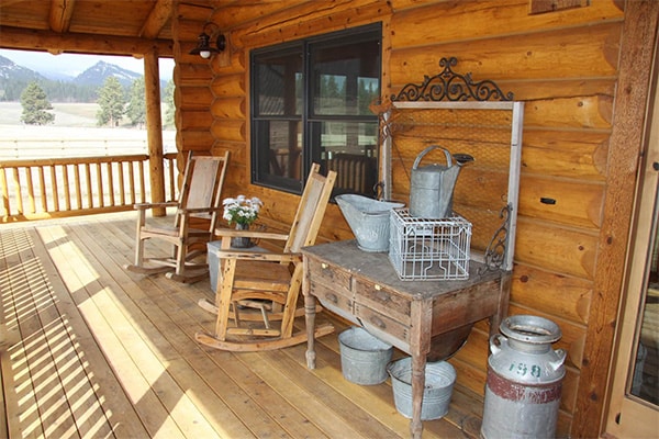 image of front porch of bitterroot river ranch b&b