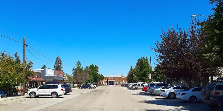 image of main street in corvallis, mt