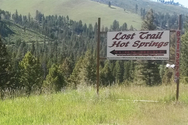 image of highway sign for lolo trail hot springs