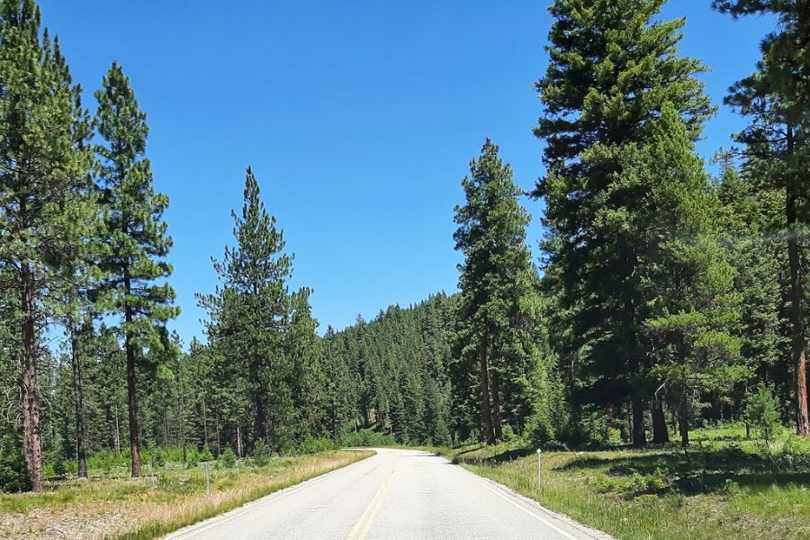 scenic drive in the west fork of the bitterroot valley