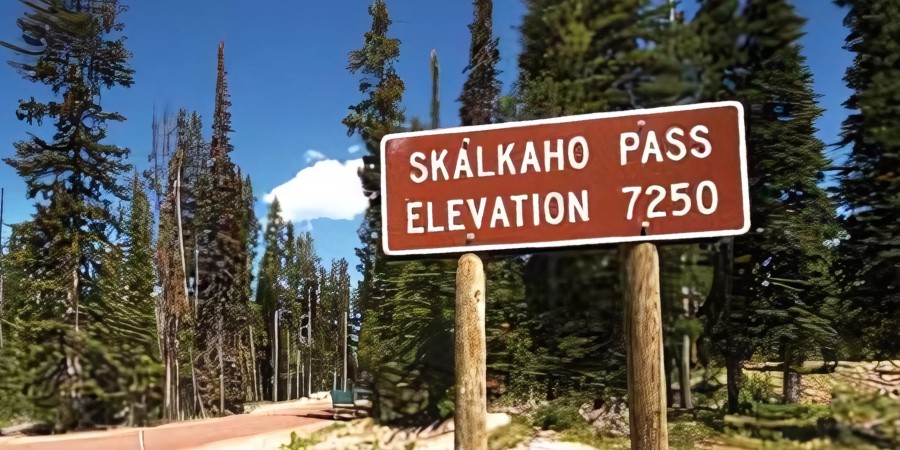 skalkaho pass sign