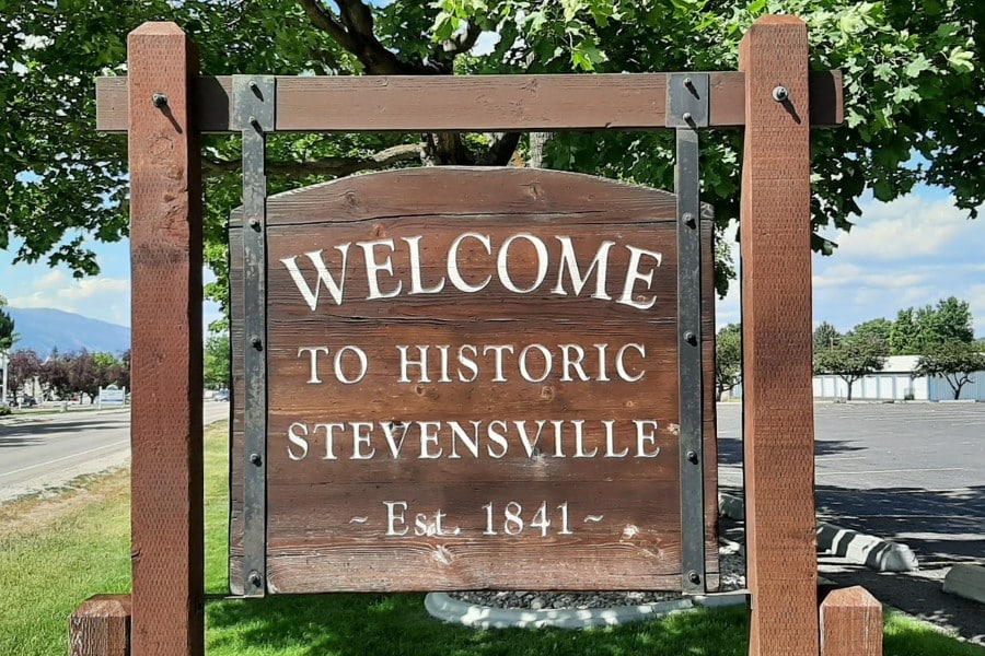 image of welcome sign for stevensville, mt