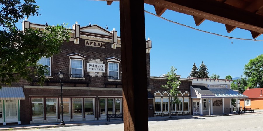 view of main street building in victor, mt