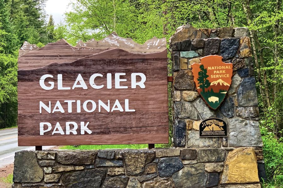 Image of the entrance sign to Glacier National Park