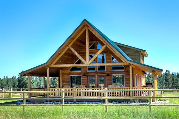 image of the exterior of a montana cabin rental near hamilton mt