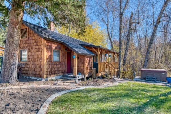 image of the cozy creek cabin