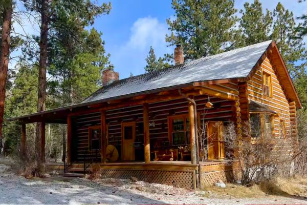 Snowberry Log Retreat - Hamilton, MT